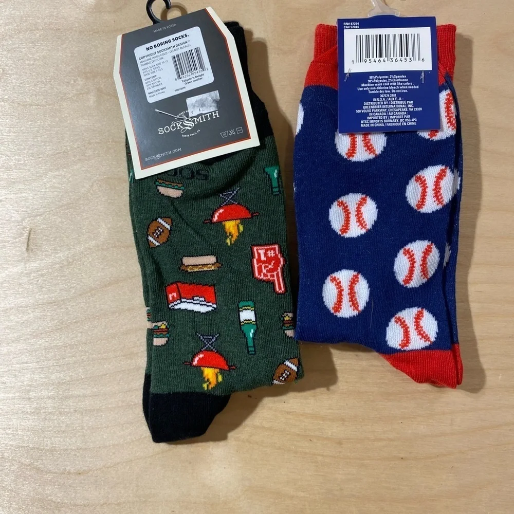 Two pair Men’s Graphic Socks Size 6-12 (DV)